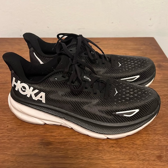 Hoka Other - Men’s Hoka Clifton 9 in a size 8